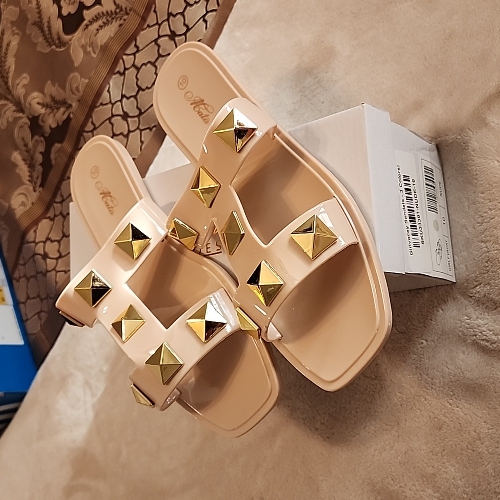 NEW IN BOX Womens Sandals